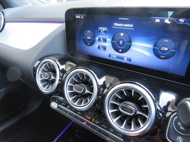 MERCEDES-BENZ GLA Photo 39