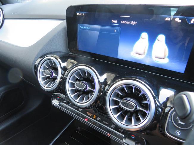 MERCEDES-BENZ GLA Photo 40