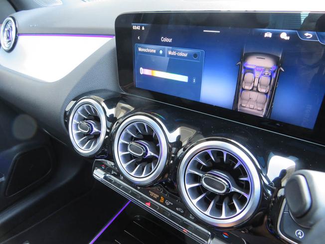 MERCEDES-BENZ GLA Photo 41