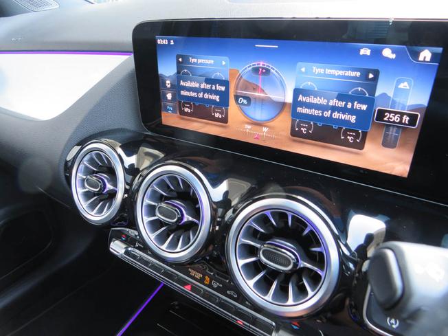 MERCEDES-BENZ GLA Photo 42
