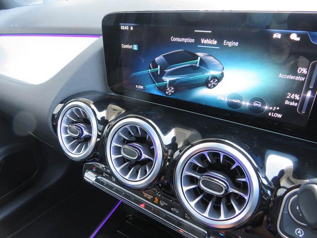 MERCEDES-BENZ GLA Photo 43