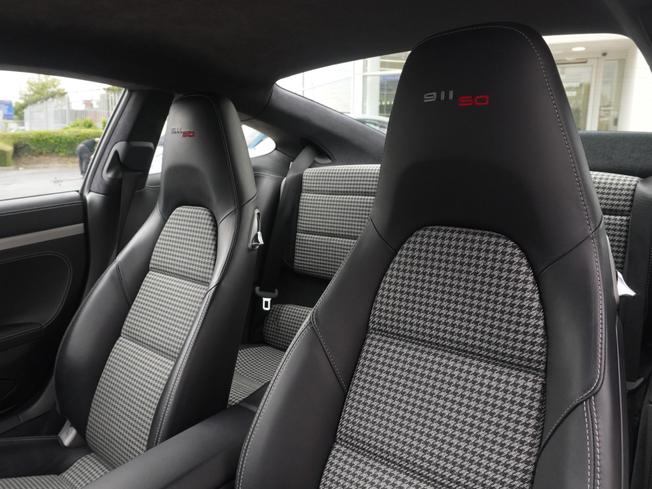 PORSCHE 911 Photo 10