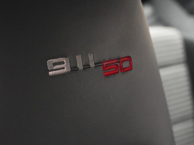 PORSCHE 911 Photo 13