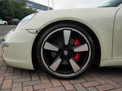 PORSCHE 911 Photo 2