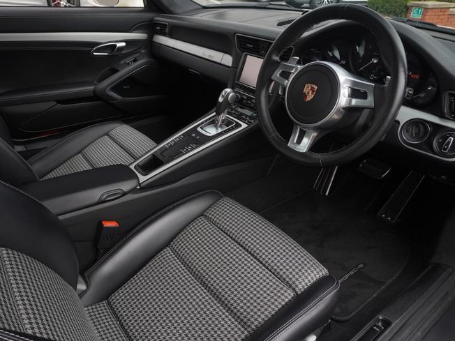 PORSCHE 911 Photo 5