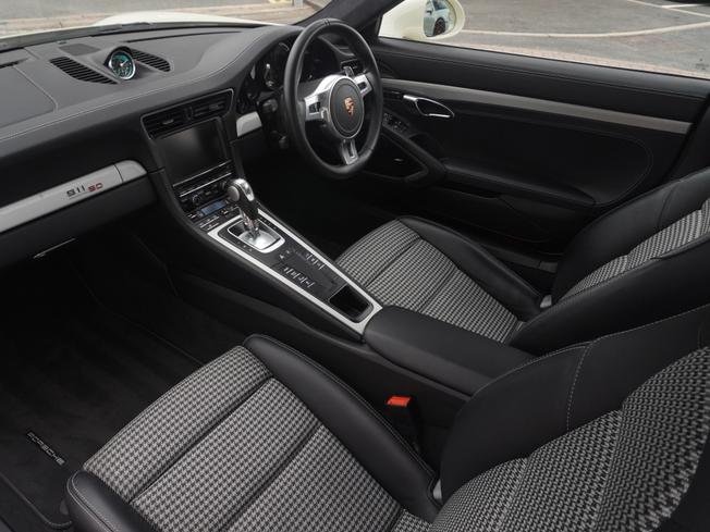 PORSCHE 911 Photo 7