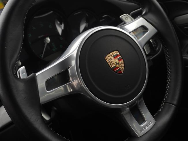 PORSCHE 911 Photo 9