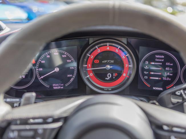 PORSCHE 911 Photo 17