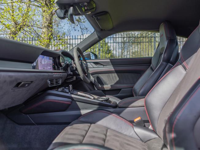 PORSCHE 911 Photo 3