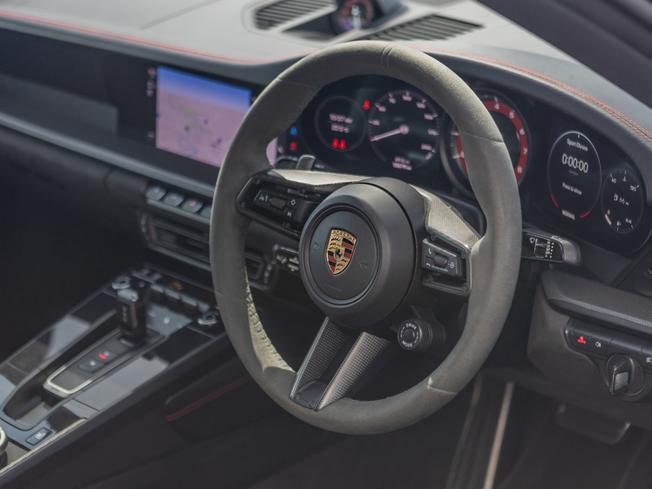 PORSCHE 911 Photo 8