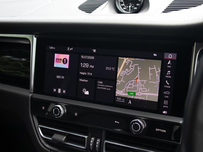 PORSCHE Macan Photo 15