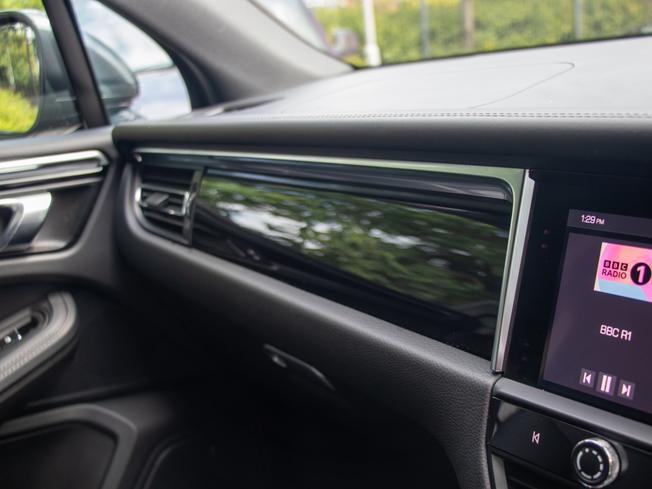 PORSCHE Macan Photo 16
