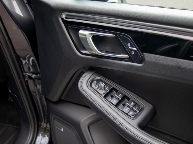 PORSCHE Macan Photo 21