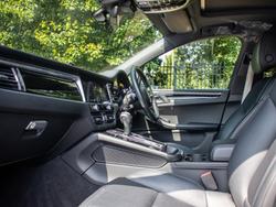 PORSCHE Macan Photo 3