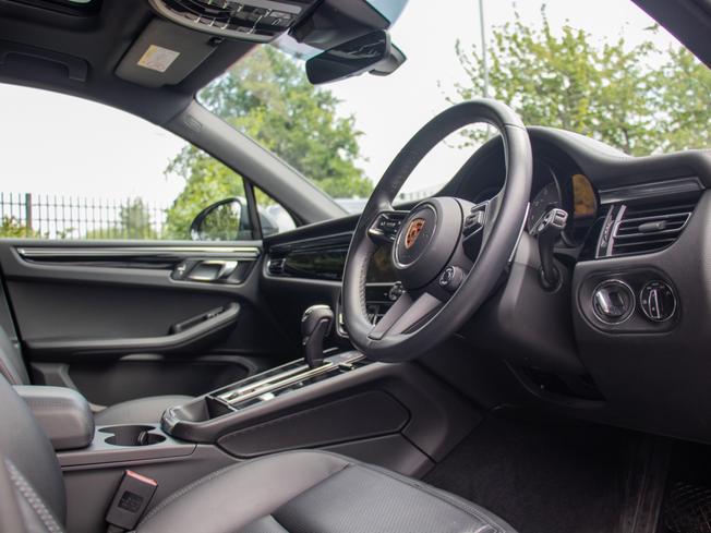 PORSCHE Macan Photo 8