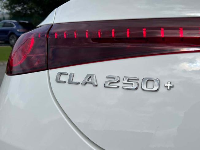 MERCEDES-BENZ CLA Class Photo 17