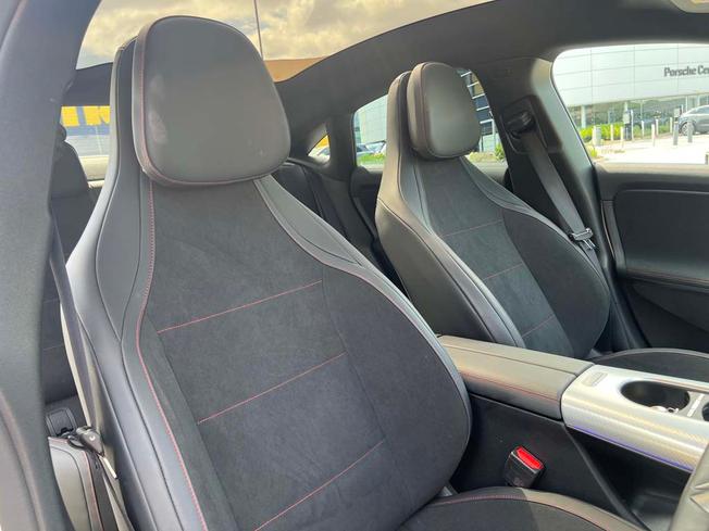 MERCEDES-BENZ CLA Class Photo 39