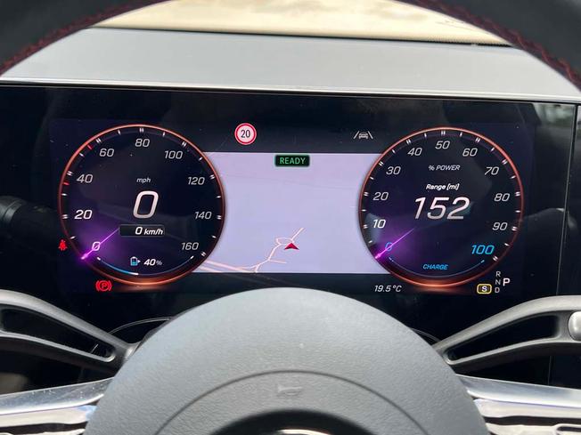 MERCEDES-BENZ CLA Class Photo 4