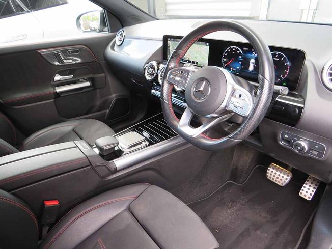 MERCEDES-BENZ GLA Photo 12