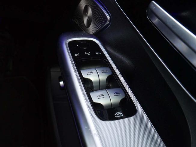 MERCEDES-BENZ Eqe Photo 16