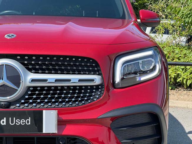 MERCEDES-BENZ GLB Photo 16