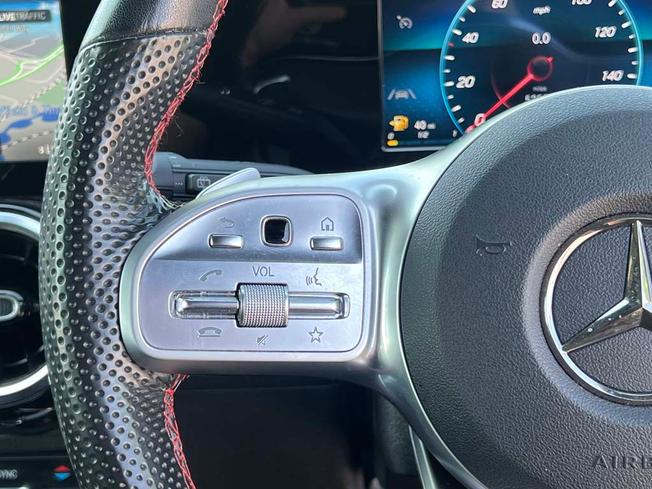 MERCEDES-BENZ GLB Photo 21