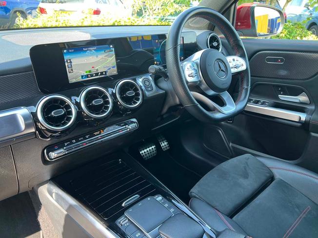 MERCEDES-BENZ GLB Photo 3