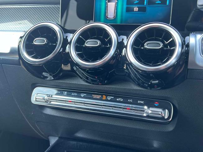 MERCEDES-BENZ GLB Photo 31