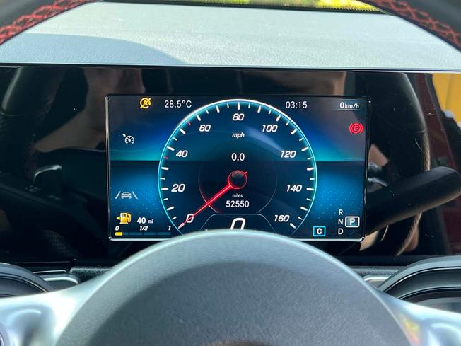 MERCEDES-BENZ GLB Photo 4