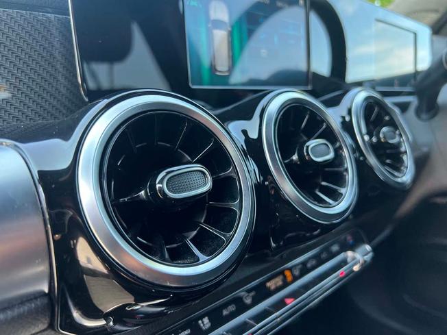 MERCEDES-BENZ GLB Photo 42