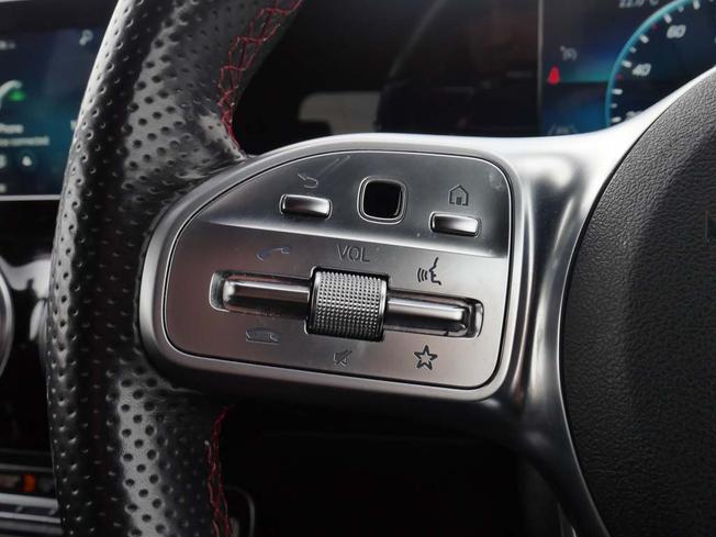 MERCEDES-BENZ GLA Photo 12