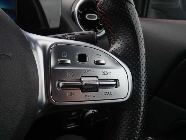 MERCEDES-BENZ GLA Photo 13