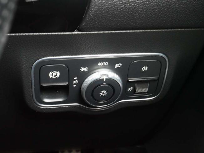 MERCEDES-BENZ GLA Photo 15