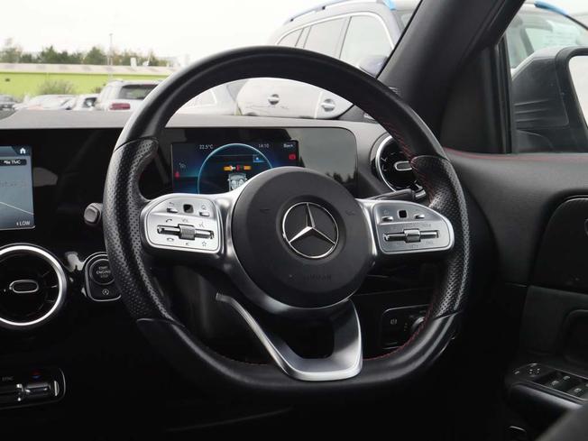 MERCEDES-BENZ GLA Photo 17