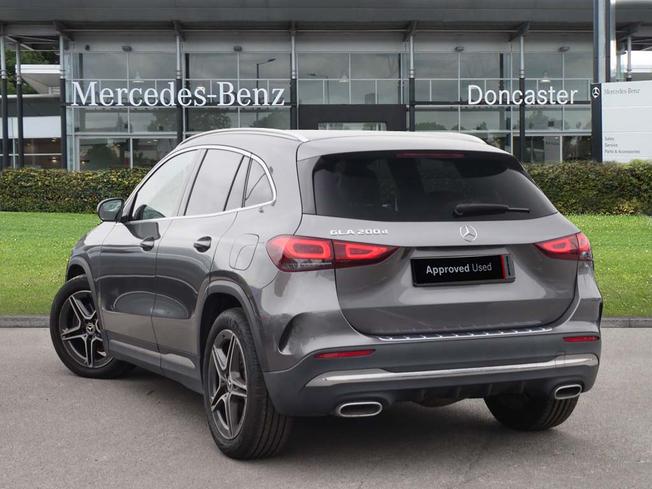 MERCEDES-BENZ GLA Photo 2