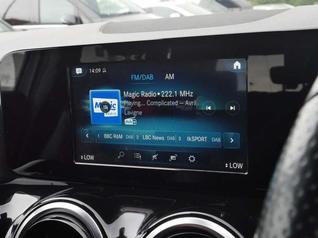 MERCEDES-BENZ GLA Photo 23