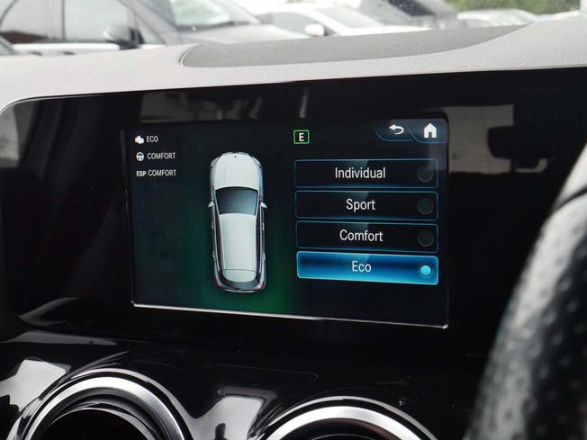 MERCEDES-BENZ GLA Photo 26