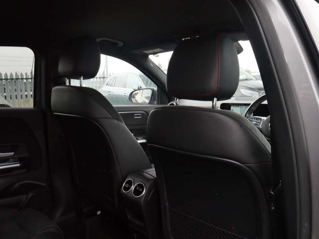 MERCEDES-BENZ GLA Photo 35