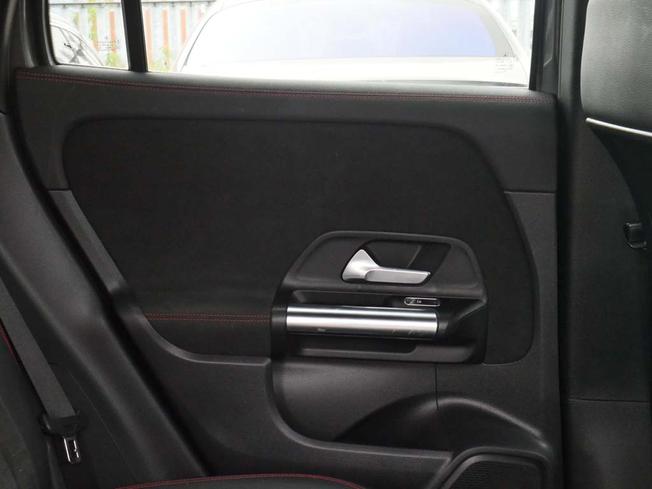 MERCEDES-BENZ GLA Photo 36