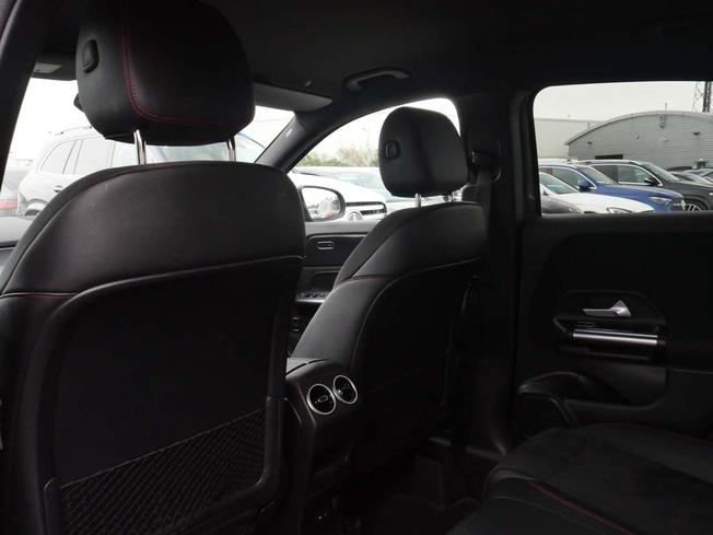 MERCEDES-BENZ GLA Photo 39