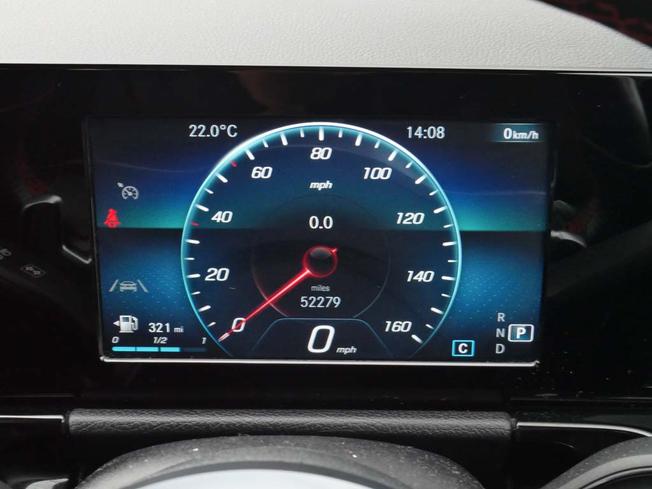 MERCEDES-BENZ GLA Photo 4