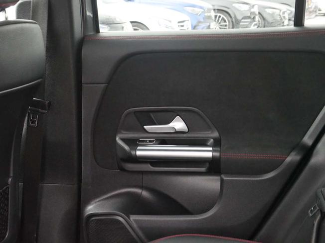 MERCEDES-BENZ GLA Photo 40