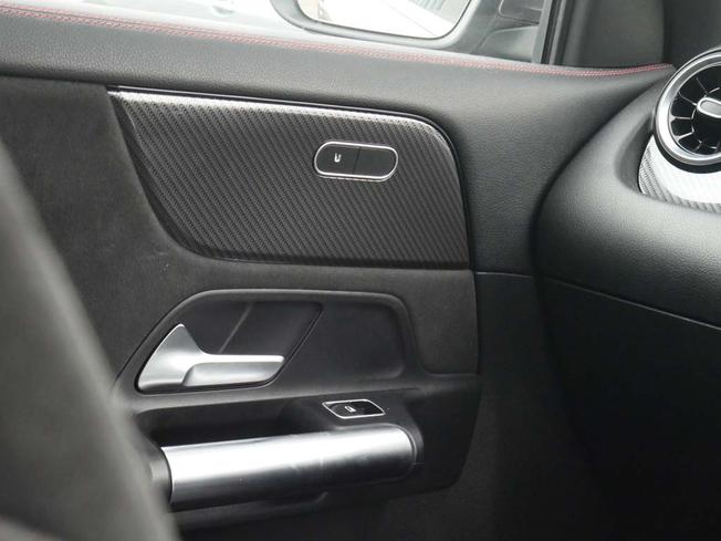 MERCEDES-BENZ GLA Photo 42