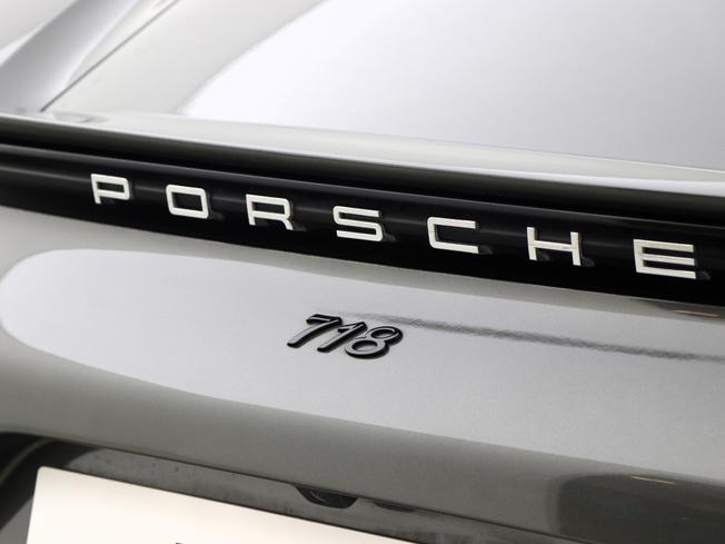 PORSCHE 718 Cayman Photo 23