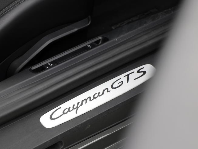 PORSCHE 718 Cayman Photo 28
