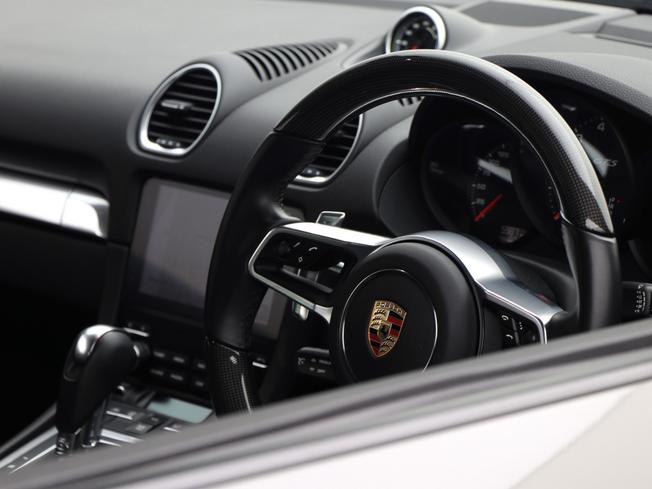 PORSCHE 718 Cayman Photo 29