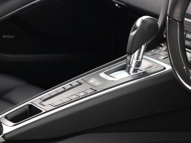 PORSCHE 718 Cayman Photo 30