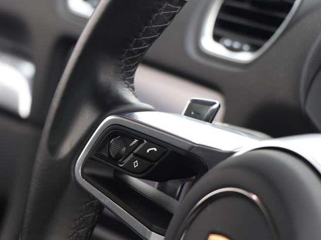 PORSCHE 718 Cayman Photo 33