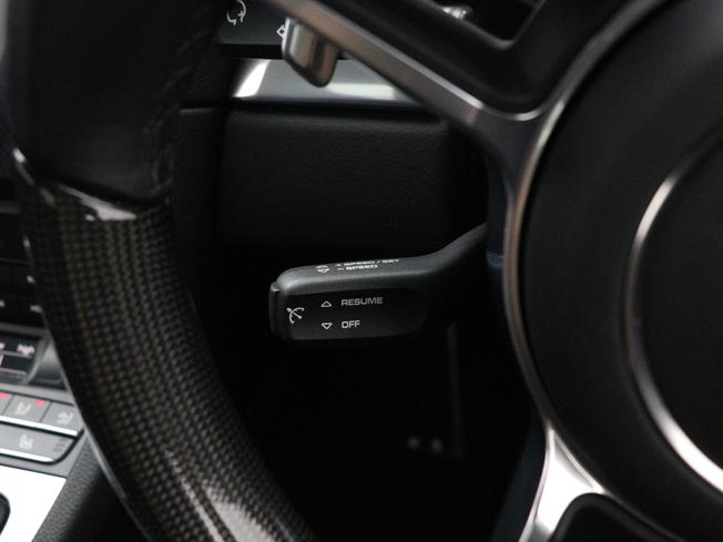 PORSCHE 718 Cayman Photo 36
