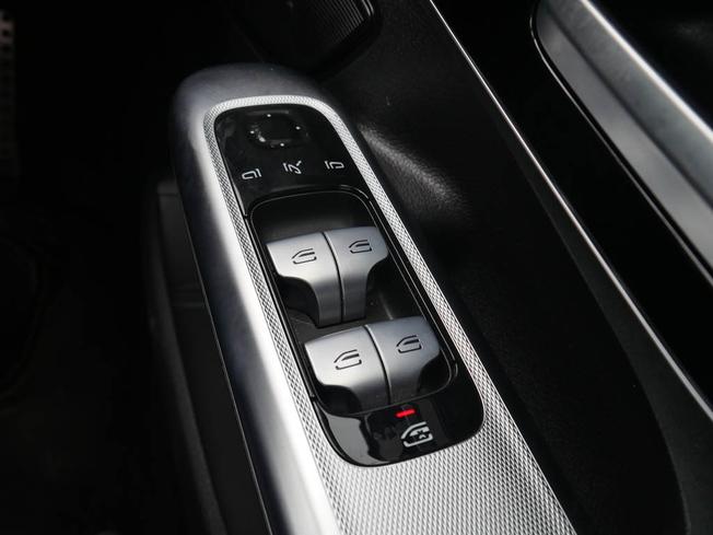 MERCEDES-BENZ Eqe Photo 15